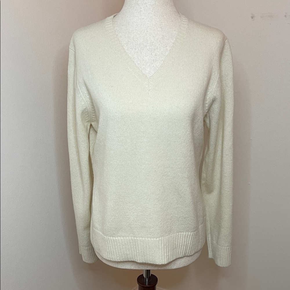 L.L.Bean Wool V-Neck Sweater Women’s Small Ivory Classic Knit